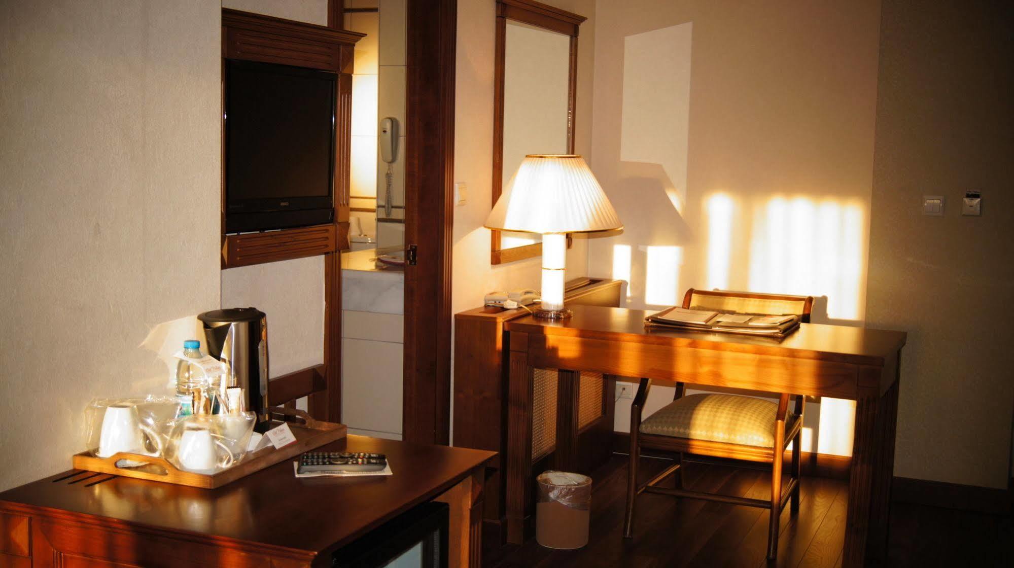 Elit Palas Hotel Ankara Bagian luar foto